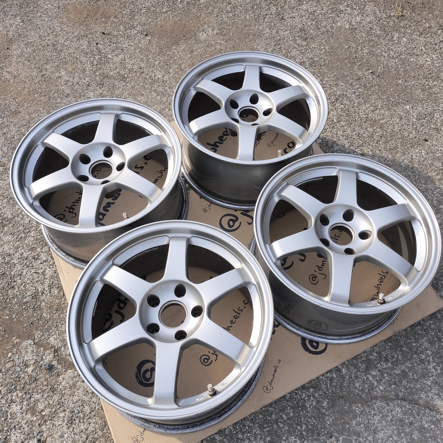 Rays Volk TE37 17x8.5+30 5x114.3