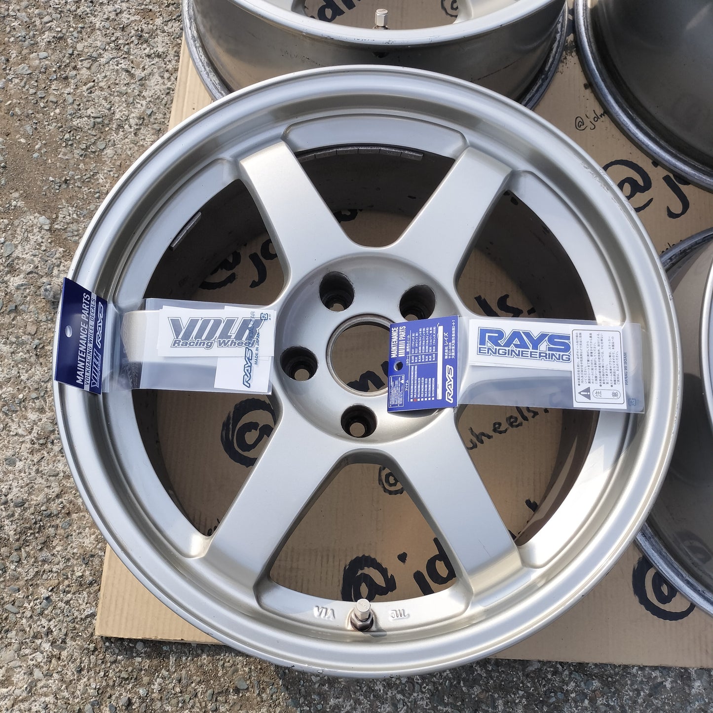 Rays Volk TE37 17x8.5+30 5x114.3