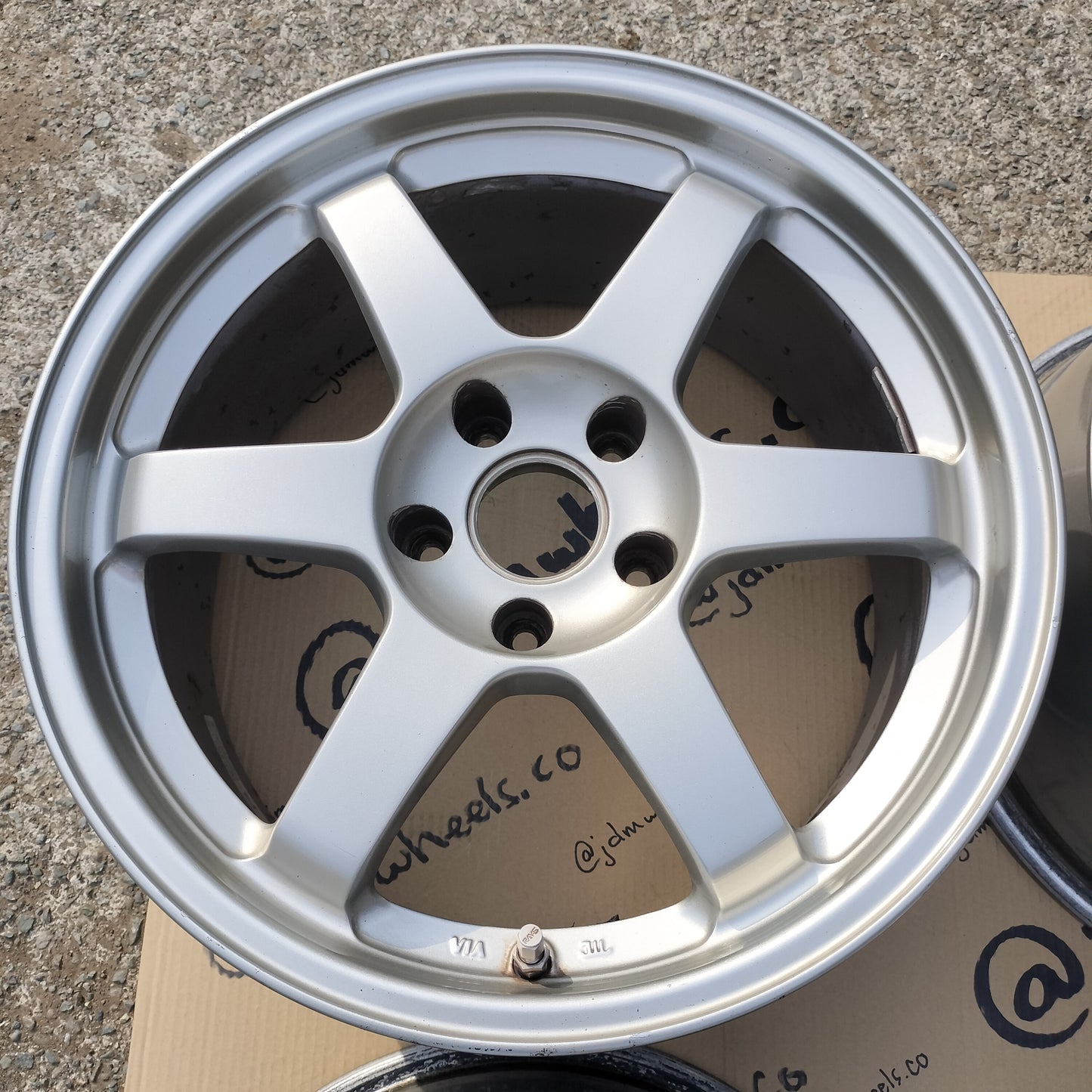 Rays Volk TE37 17x8.5+30 5x114.3