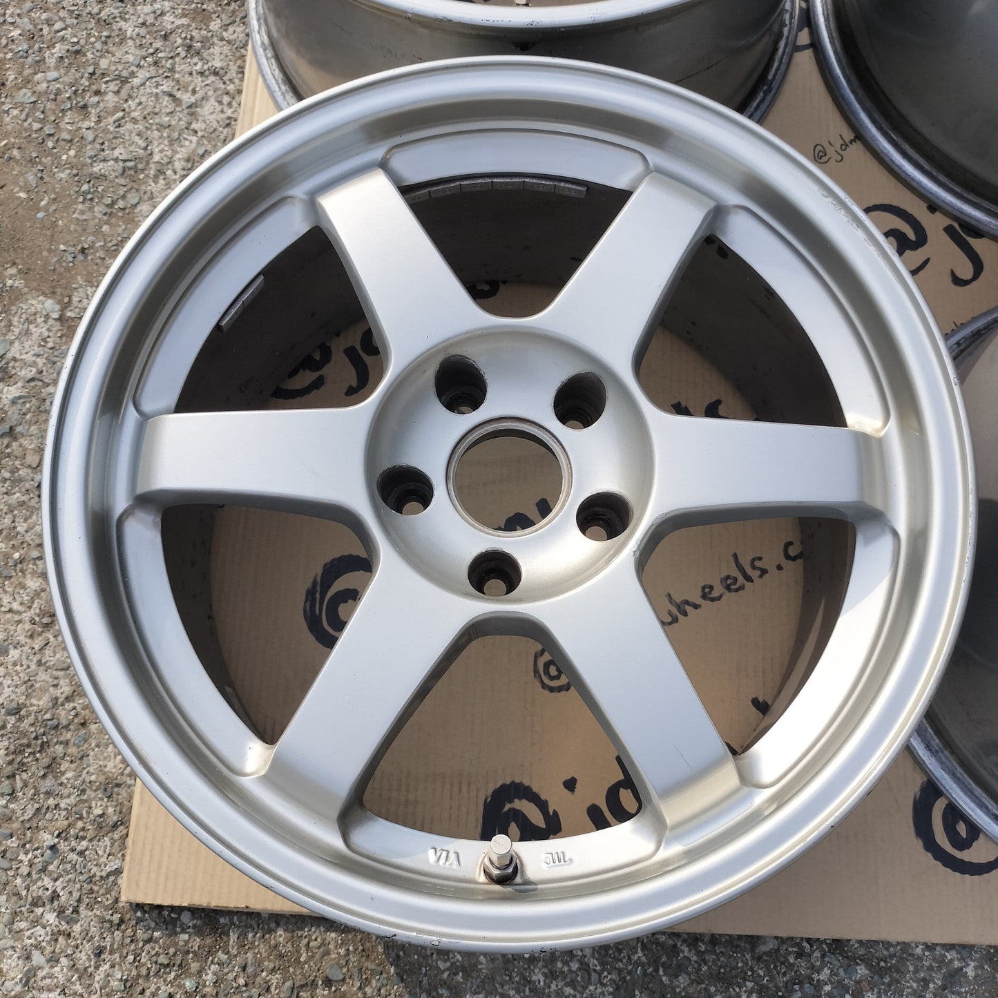 Rays Volk TE37 17x8.5+30 5x114.3