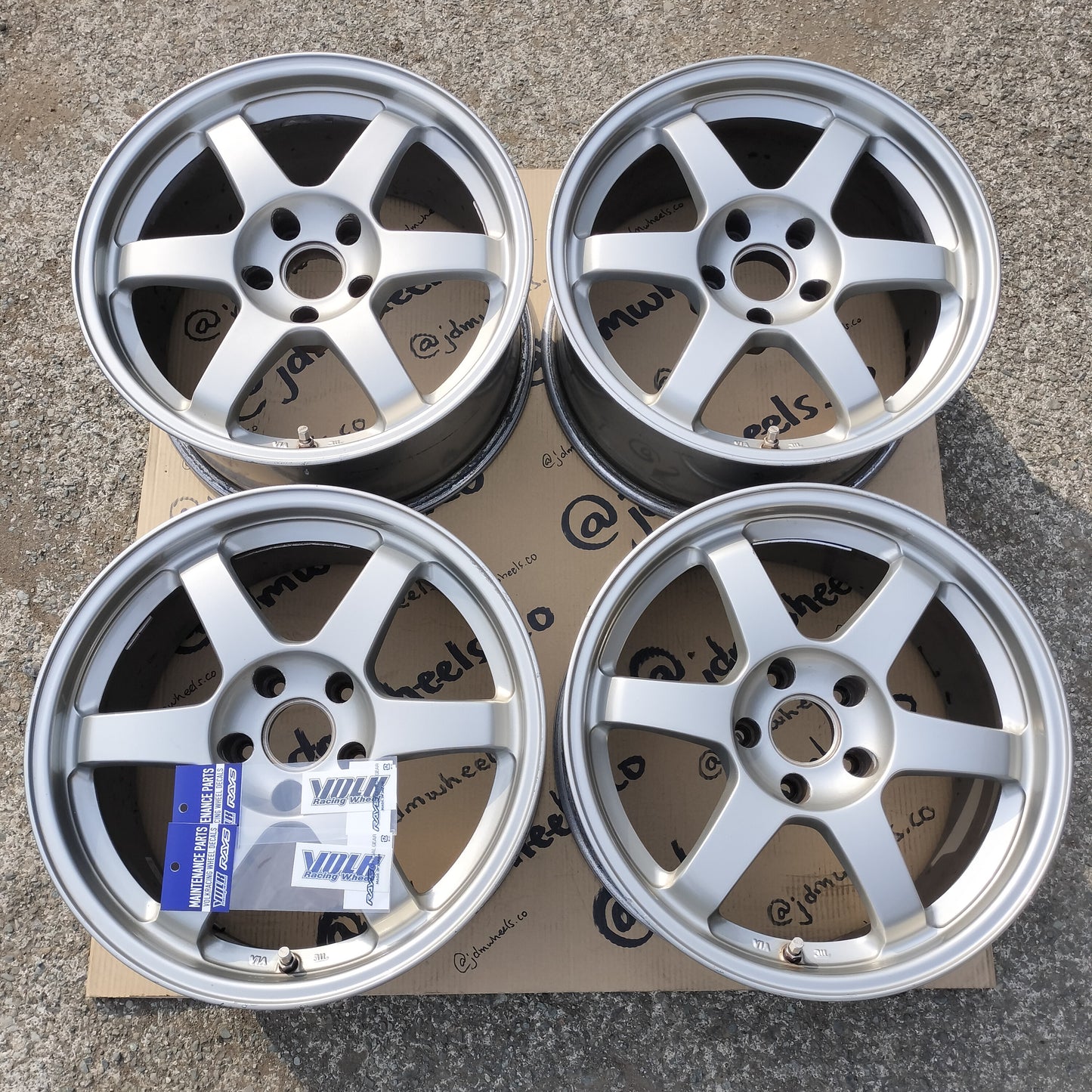 Rays Volk TE37 17x8.5+30 5x114.3