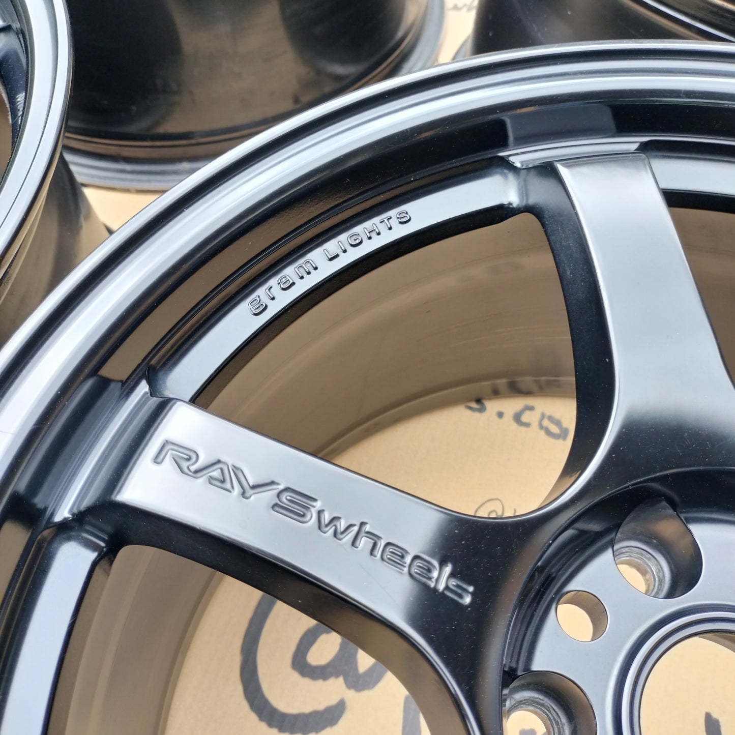 Rays Gram Lights 57DR 17x9+22 5x114.3