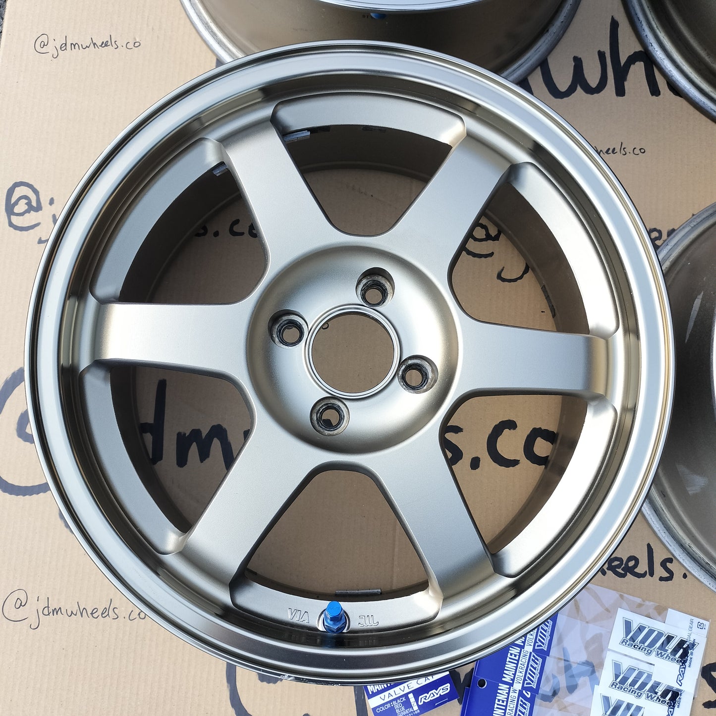 Rays Volk TE37 16x7+33 4x100